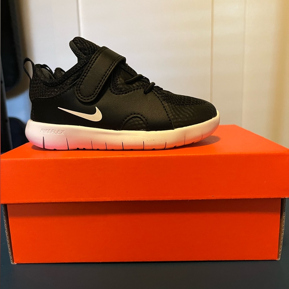 Children’s Nike Flex Contact 3 size 8c